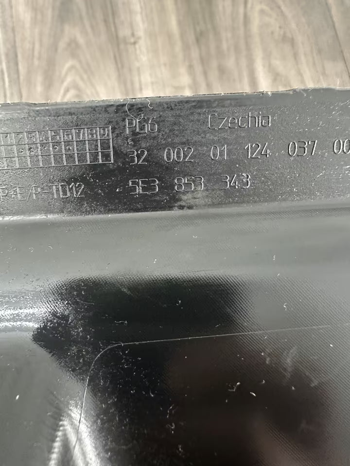 5E3853343 Kühlergrill Blende Skoda Octavia Modell