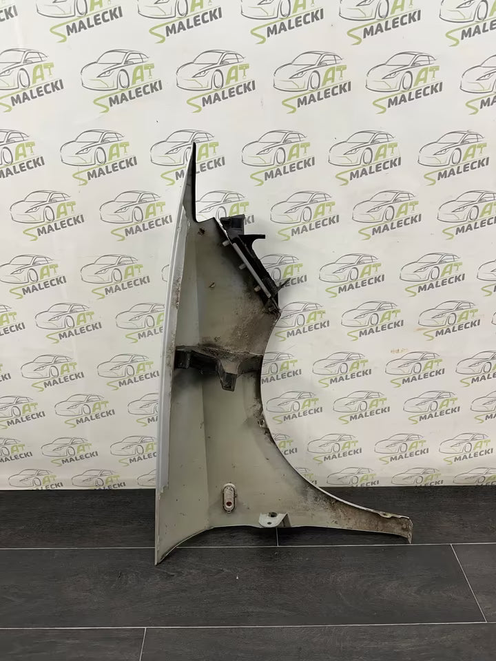 Kotflügel Links Seat Ibiza 6J Modell Farbe LX7W Silber 2011 Bj