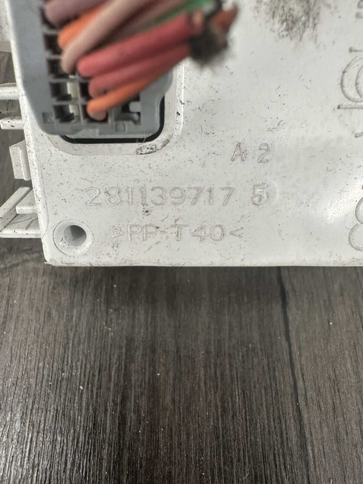 6305572
