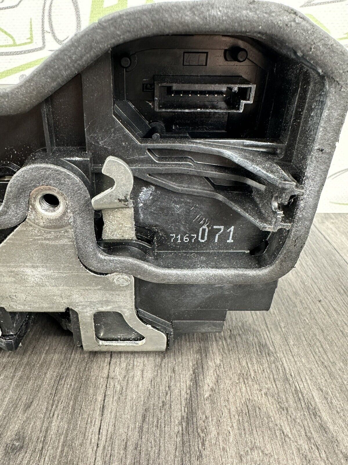 6305400