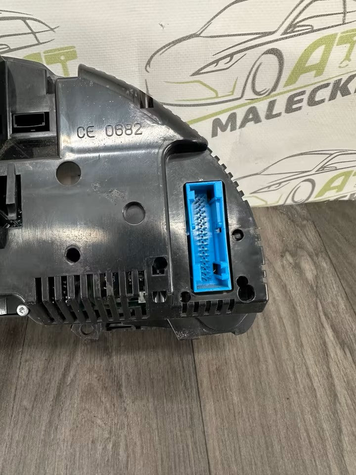 8E0920931P Speedometer instrument cluster Audi A4 B7 8E 8H 1.9 Tdi