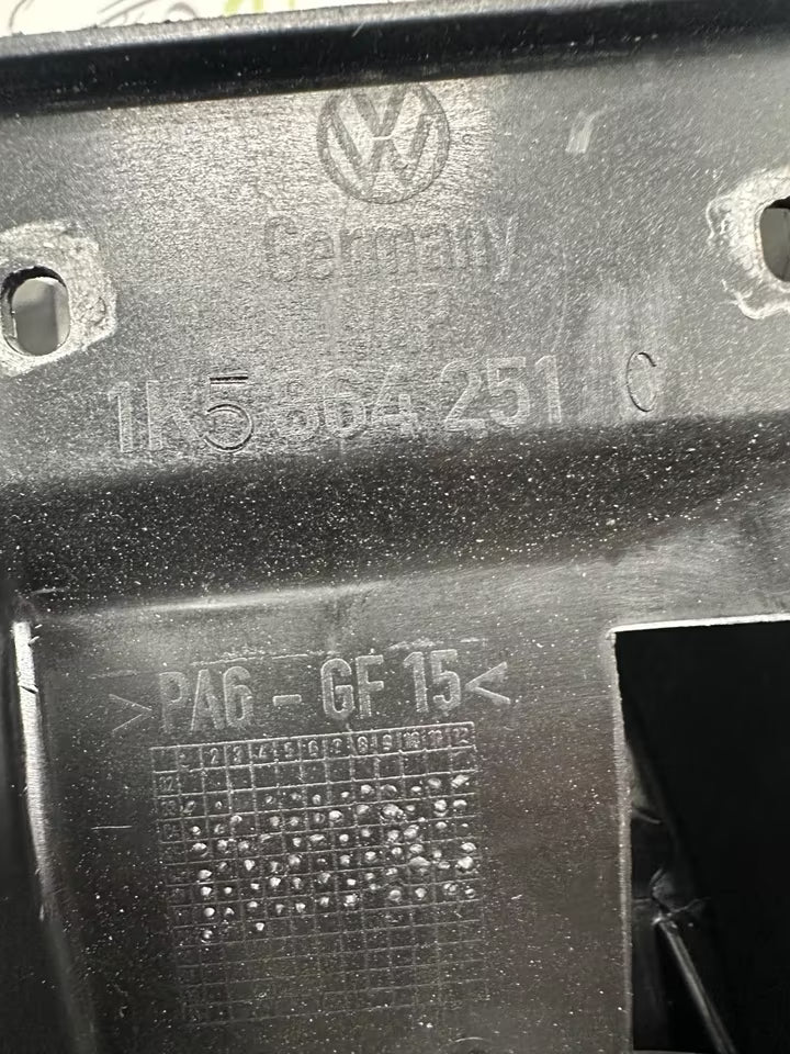 1K5864251C Mittelarmlehne für VW Golf V 1K0713187