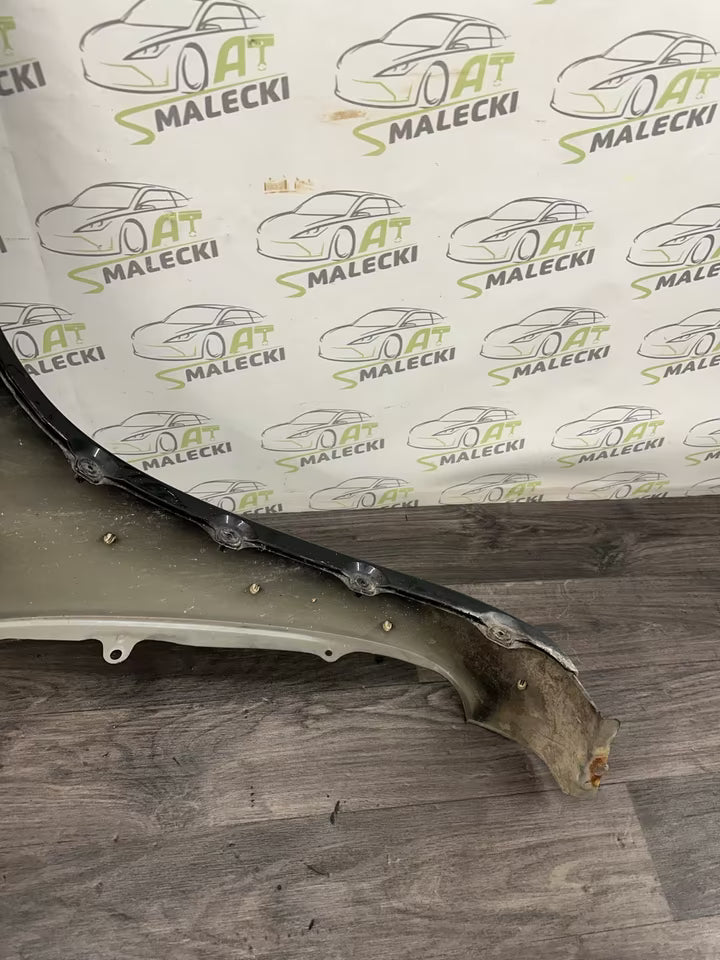 Kotflügel Links Toyota RAV 4 III Modell Farbe 202 Schwarz