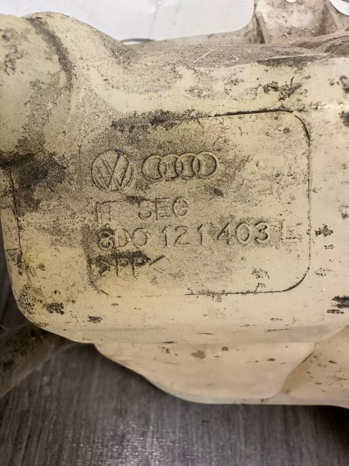 8D0121403L Ausgleichsbehälter Kühlwasserbehälter VW Passat