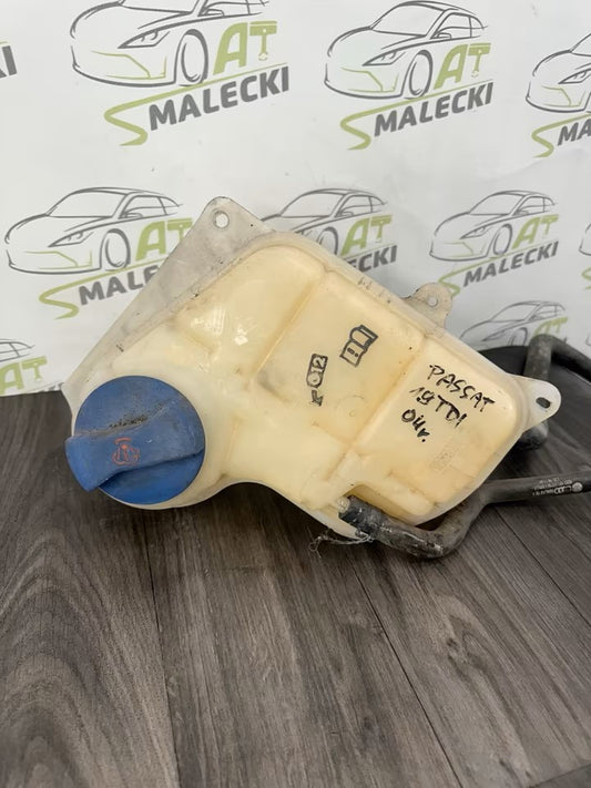 8D0121403L Ausgleichsbehälter Kühlwasserbehälter VW Passat