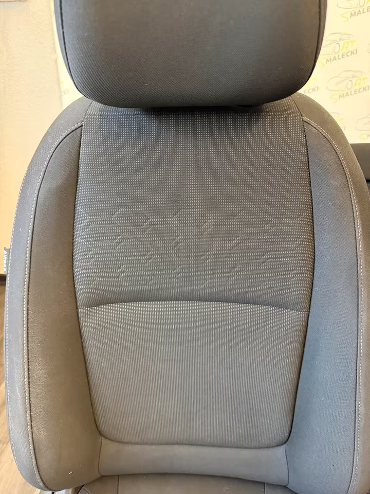 Sitze Innenausstattung Stoff Kia Rio IV Sitzheizung 17-20bj.
