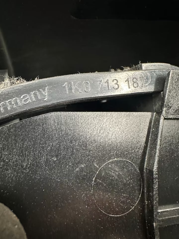 1K5864251C Mittelarmlehne für VW Golf V 1K0713187