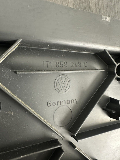 6305890