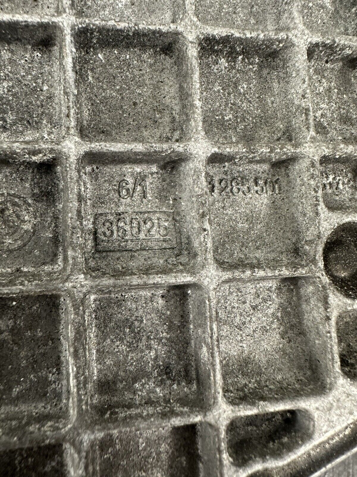 6305498