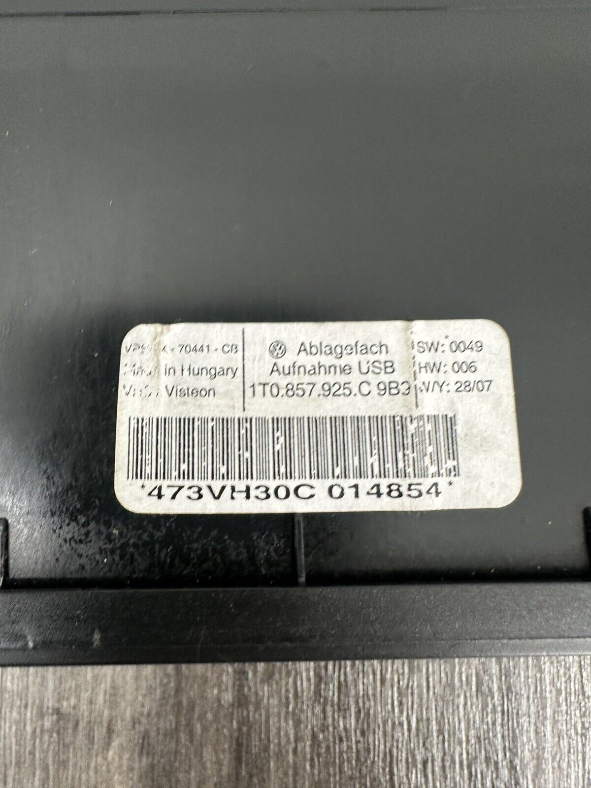6305884