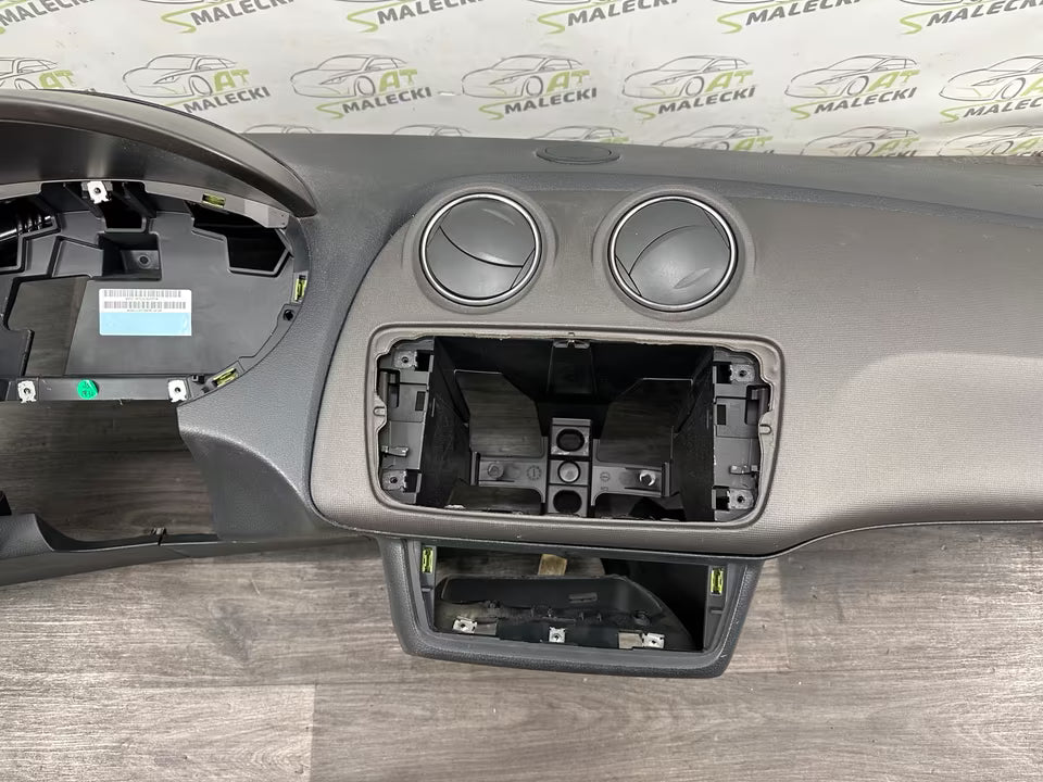 Armaturenbrett Cockpit Dashboard Seat Ibiza 6J Modell 2012