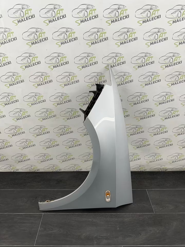 Kotflügel Links Seat Ibiza 6J Modell Farbe LX7W Silber 2011 Bj