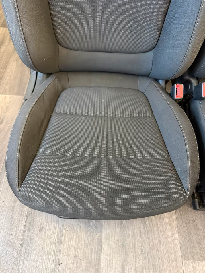 Sitze Innenausstattung Stoff Kia Rio IV Sitzheizung 17-20bj.