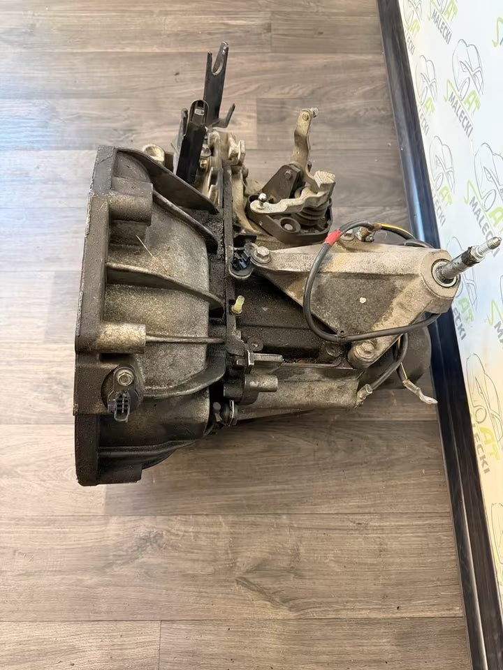 JHQ Getriebe Schaltgetriebe Nissan Note E11 1,4 Benzin 8200247902