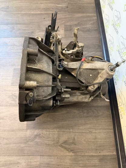 JHQ Getriebe Schaltgetriebe Nissan Note E11 1,4 Benzin 8200247902