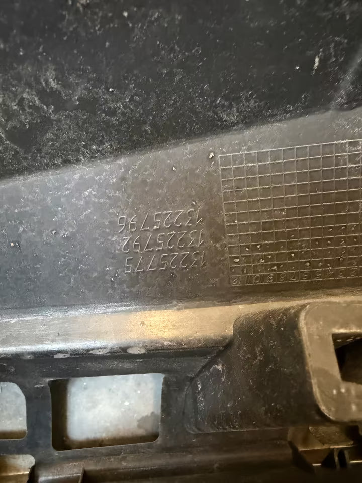 13225775 Kühlergrill Frontgrill Opel Astra H Modelle 2010Bj