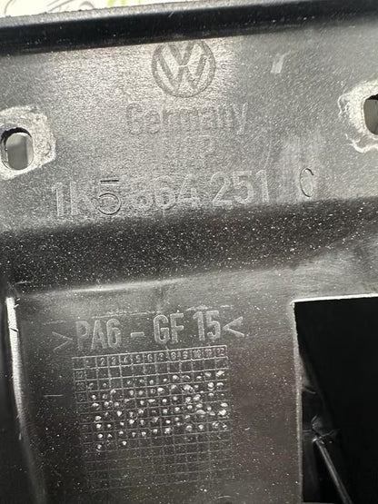 1K5864251C Mittelarmlehne für VW Golf V 1K0713187