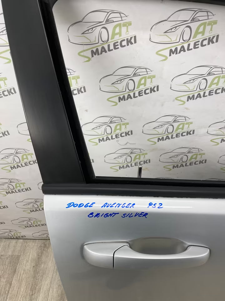 Türe Tür Vorne Rechts Dodge Avenger Farbe PS2 Bright Silver