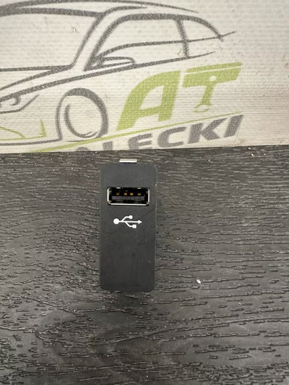 6820397-02 USB Eingangsbuchse BMW 2er F45
