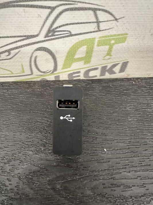 6820397-02 USB Eingangsbuchse BMW 2er F45