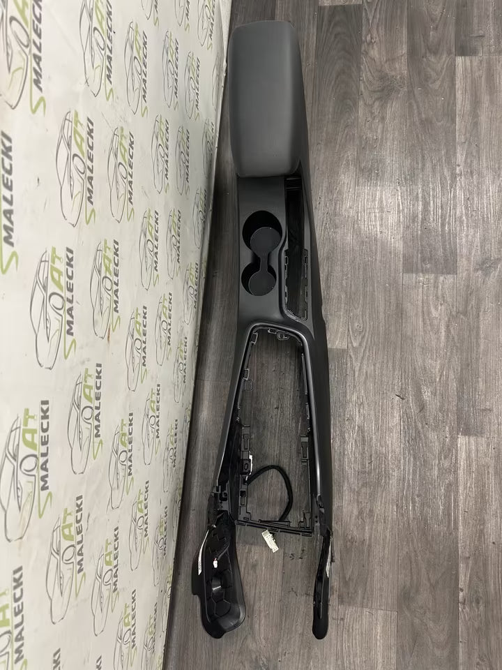 84610Q0050NNB Mittelkonsole Armlehne Komplett Hyundai Bayon