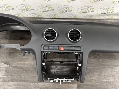 Armaturenbrett Cockpit Dashboard Audi A3 8P Modell 03-12Bj