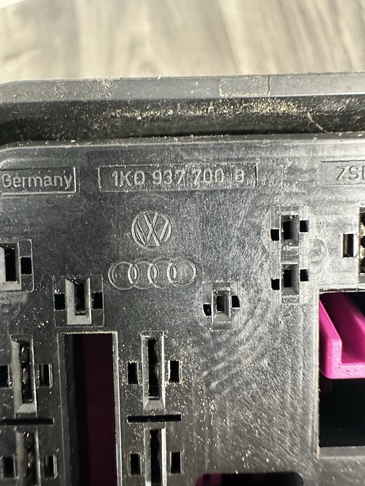 1K0937700B Sicherungskasten Steckverbindung VW Passat 3C