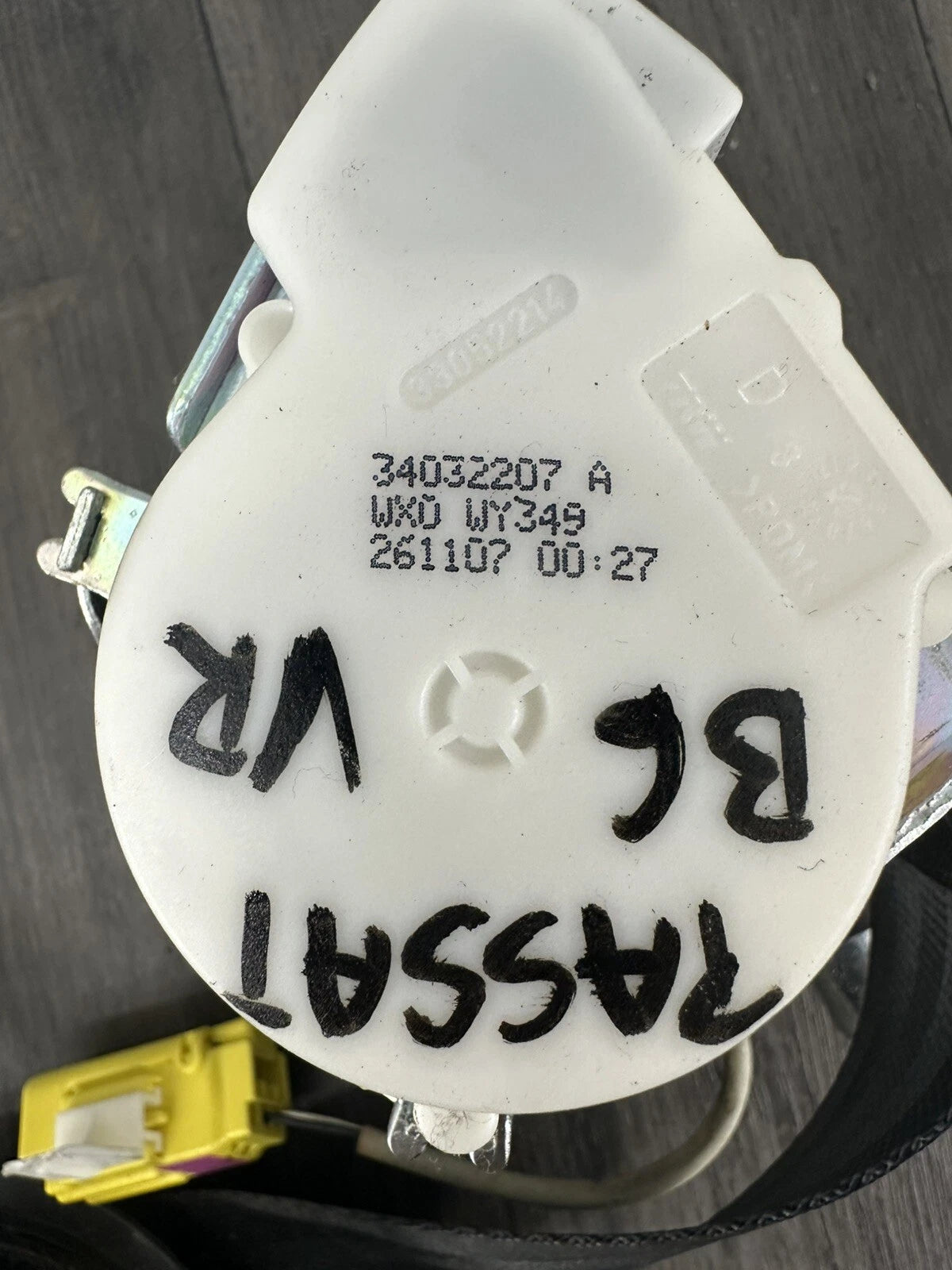 3C1857706F Seat Belt Front Right VW Passat 3C 34032207A