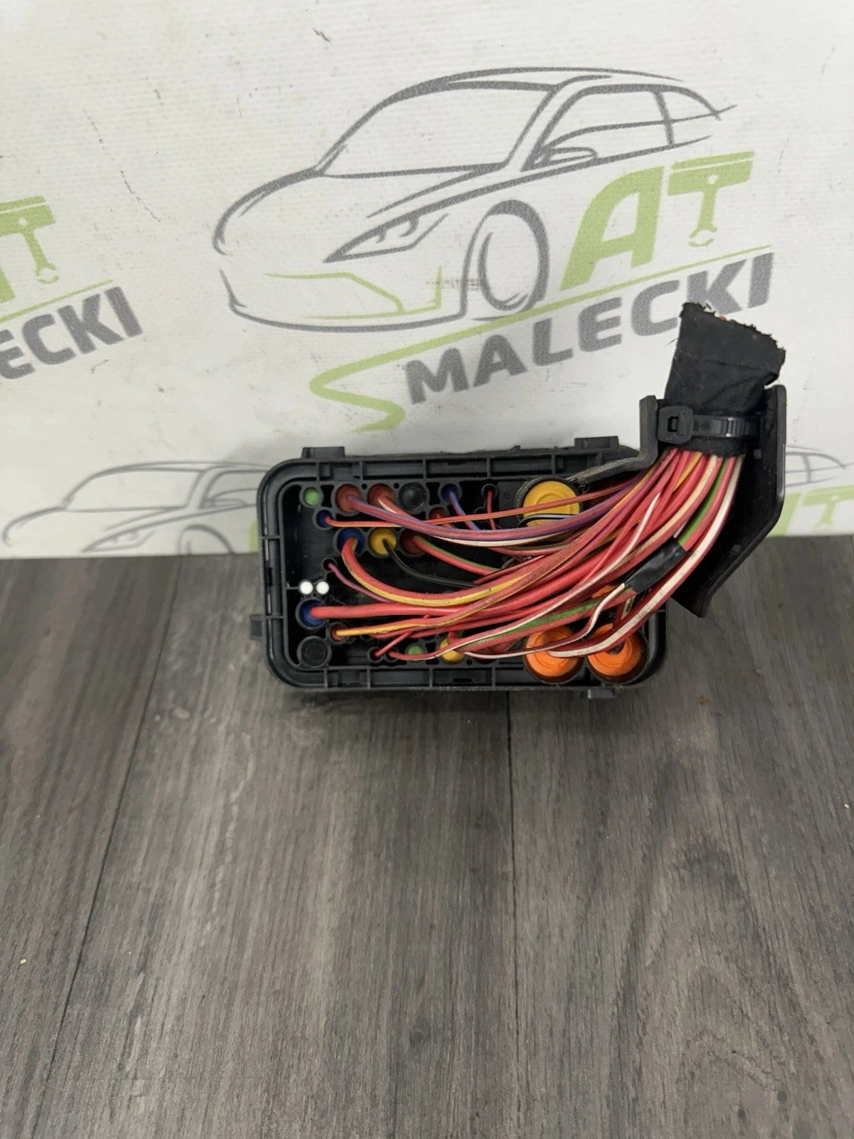 1K0937700B Sicherungskasten Steckverbindung VW Passat 3C